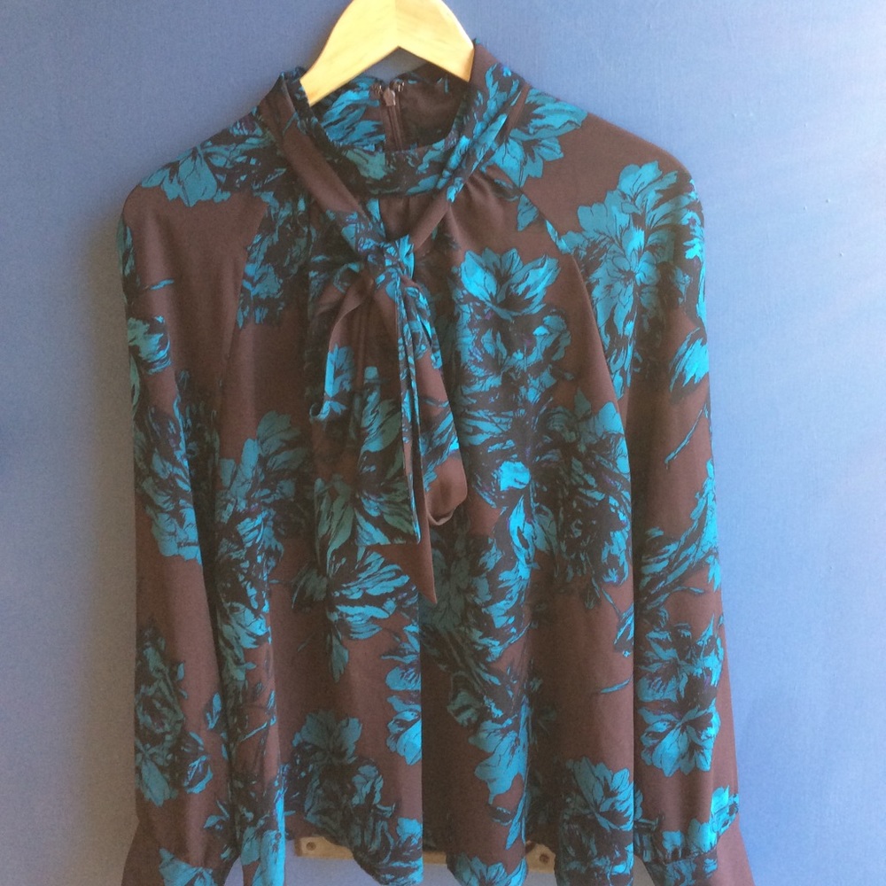 2x Woven Bow Blouse